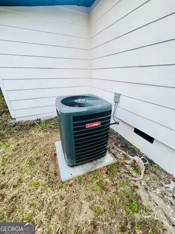 a view of a bench in the backyard
