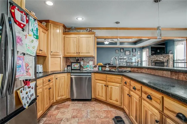 $585,000 | 453 Northeast County Road 14004, Adrian, MO 64720