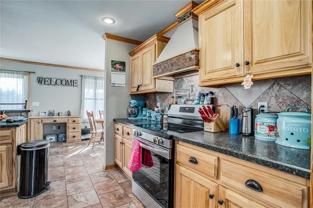 $585,000 | 453 Northeast County Road 14004, Adrian, MO 64720