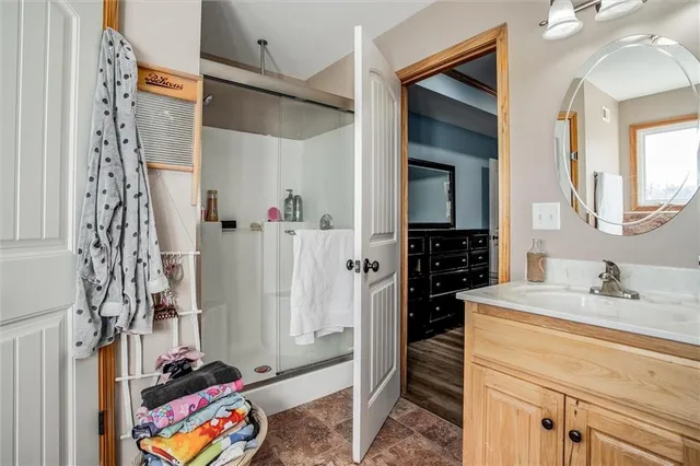 $585,000 | 453 Northeast County Road 14004, Adrian, MO 64720