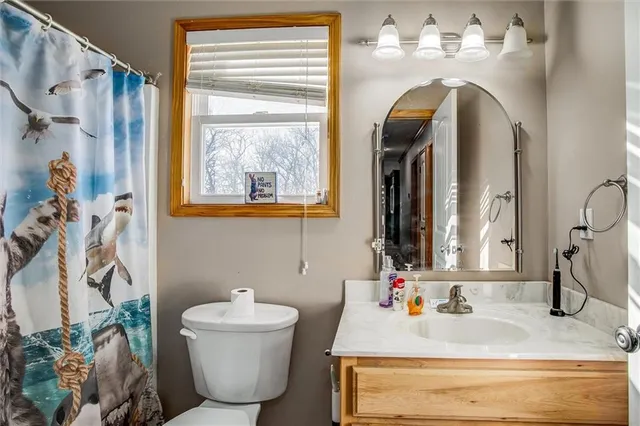 $585,000 | 453 Northeast County Road 14004, Adrian, MO 64720