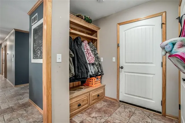 $585,000 | 453 Northeast County Road 14004, Adrian, MO 64720