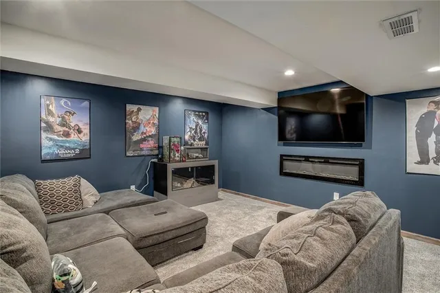 $585,000 | 453 Northeast County Road 14004, Adrian, MO 64720