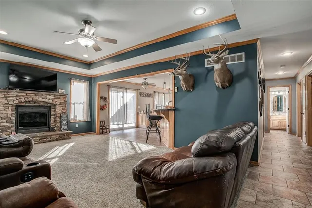 $585,000 | 453 Northeast County Road 14004, Adrian, MO 64720