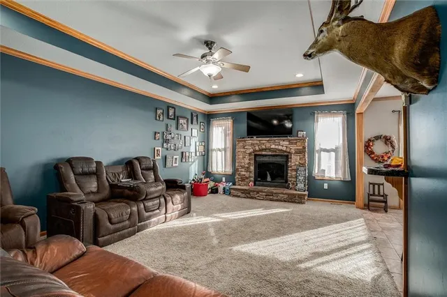 $585,000 | 453 Northeast County Road 14004, Adrian, MO 64720