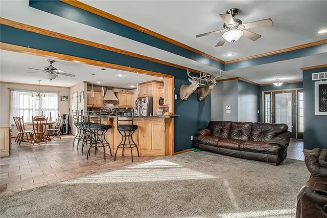 $585,000 | 453 Northeast County Road 14004, Adrian, MO 64720