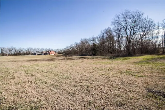 $585,000 | 453 Northeast County Road 14004, Adrian, MO 64720