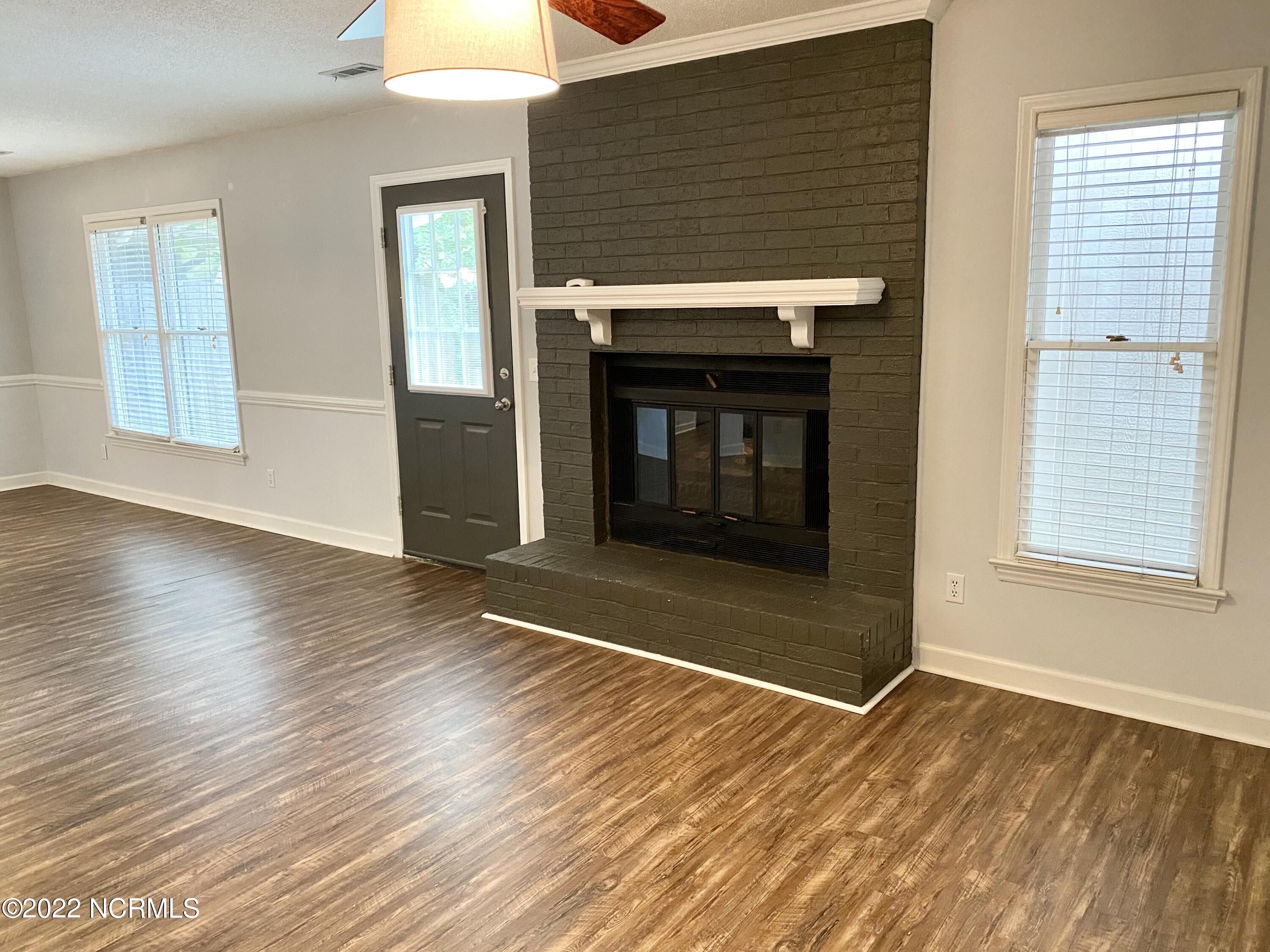 2060 Quail Ridge Road, Unit E Greenville, NC 27858 - Photo 12 of 31 IMG_0476