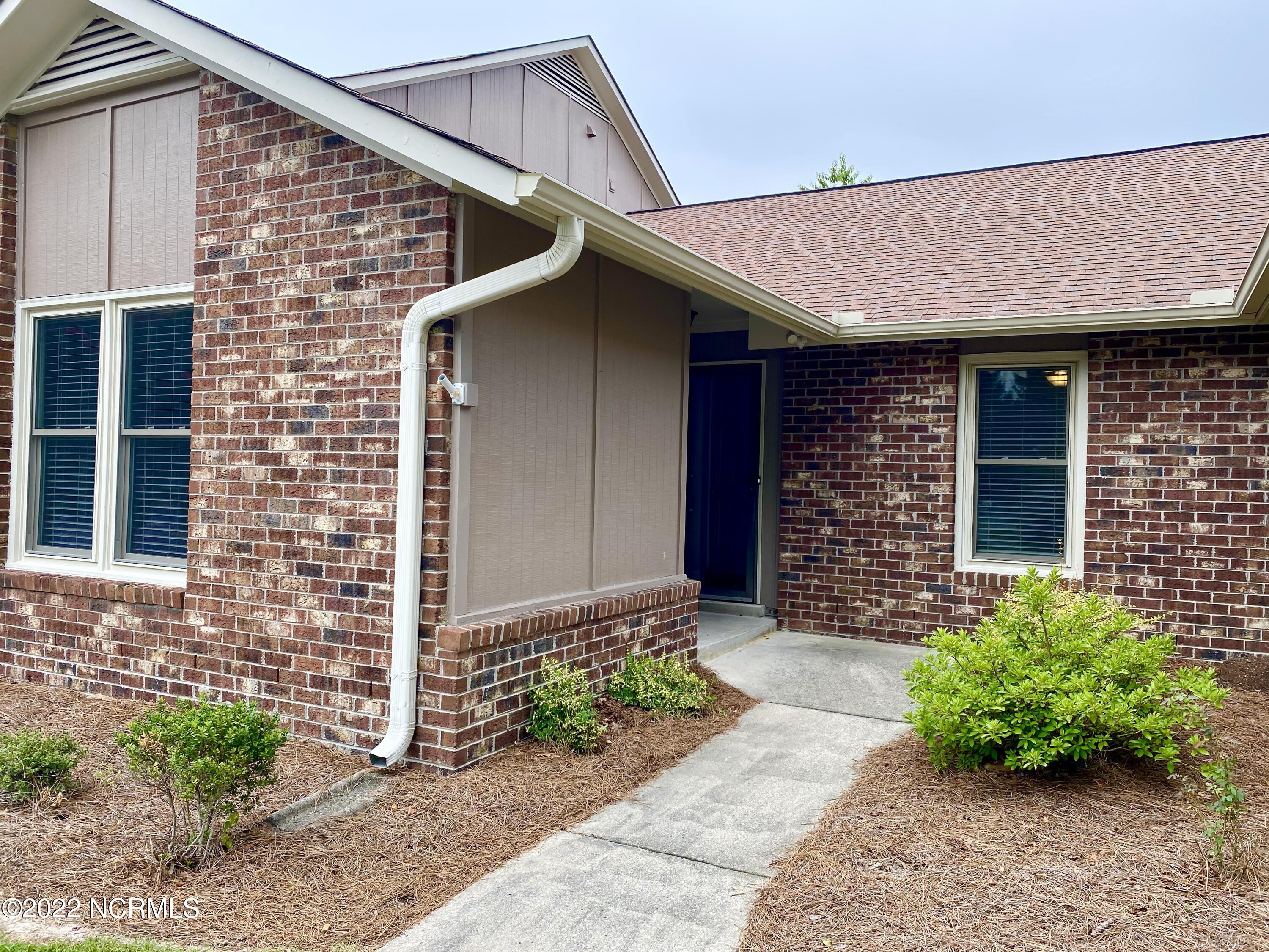 2060 Quail Ridge Road, Unit E Greenville, NC 27858 - Photo 3 of 31 IMG_0467