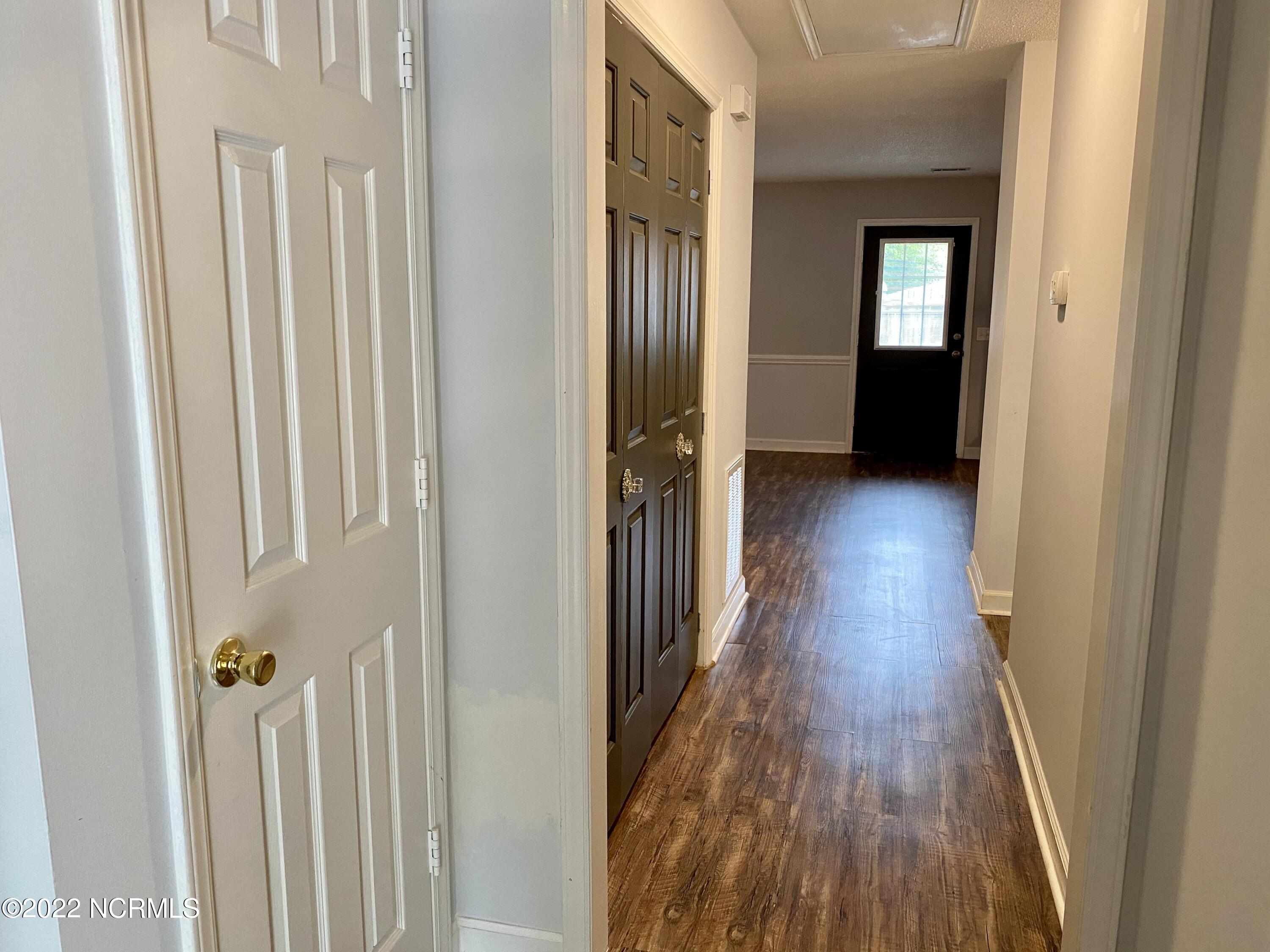 2060 Quail Ridge Road, Unit E Greenville, NC 27858 - Photo 5 of 31 IMG_0469