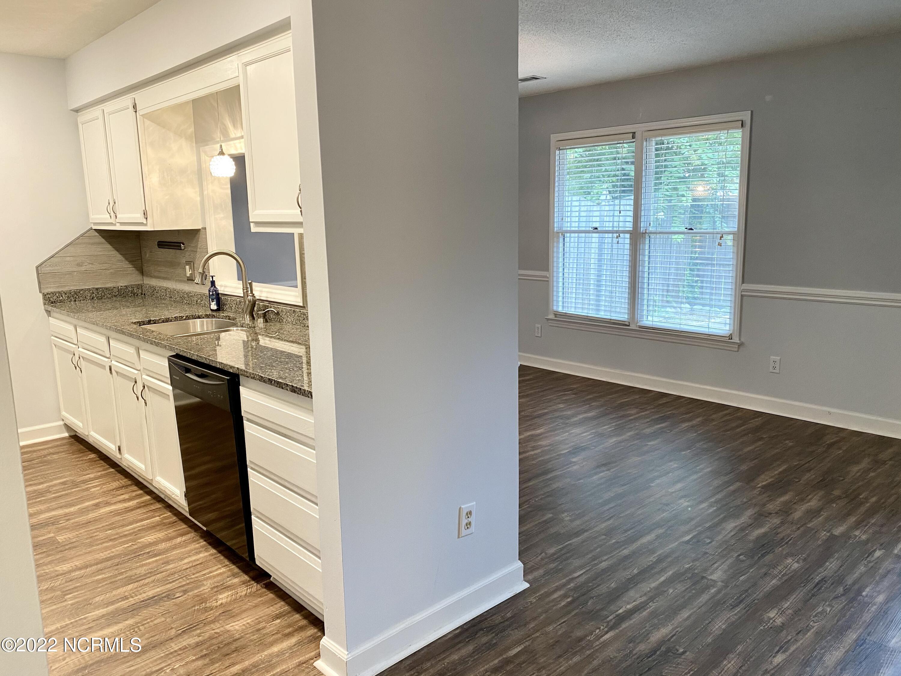 2060 Quail Ridge Road, Unit E Greenville, NC 27858 - Photo 6 of 31 IMG_0470