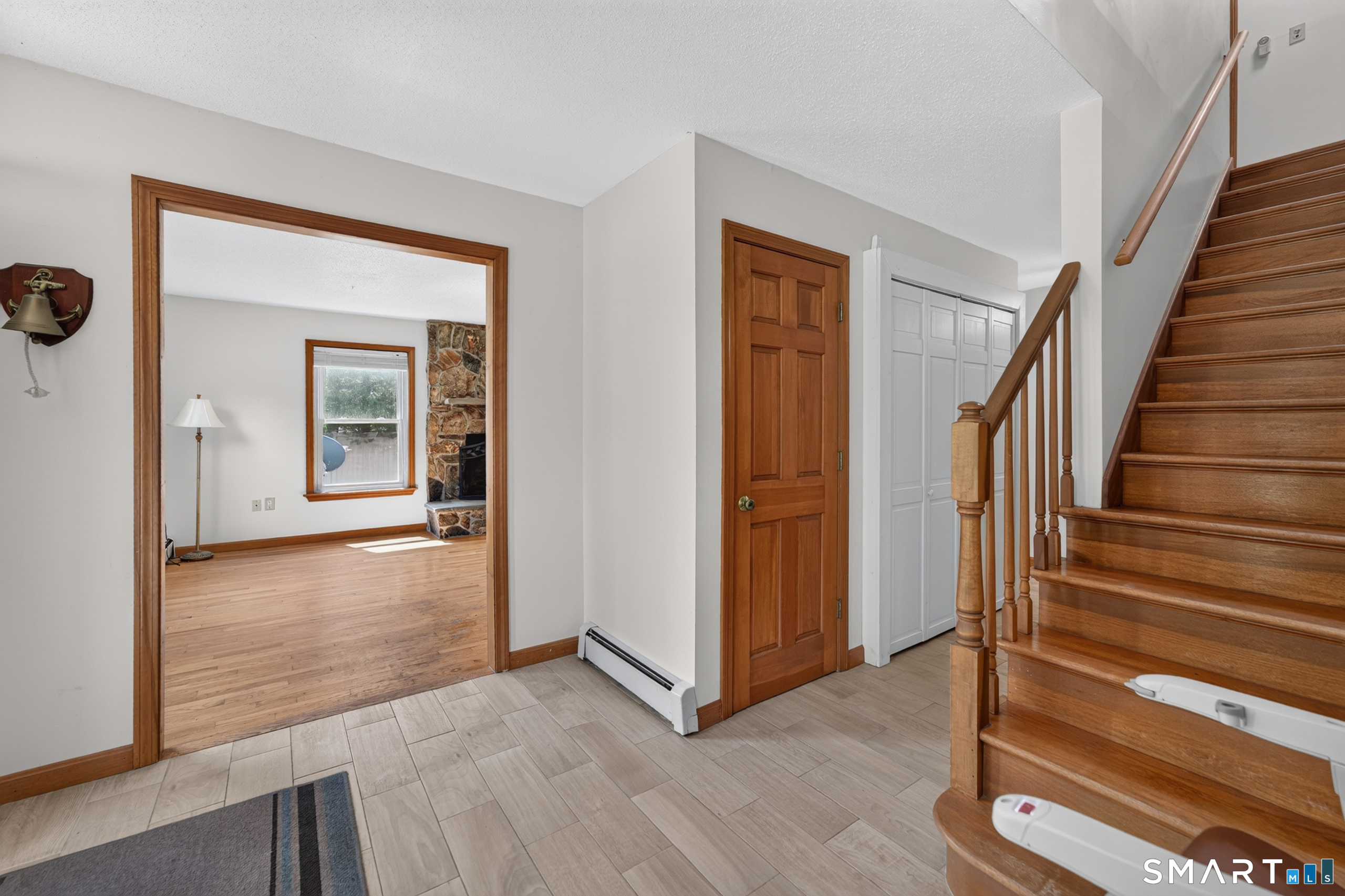 7 Massapeag Point Road Montville, CT 06382 - Photo 3 of 39