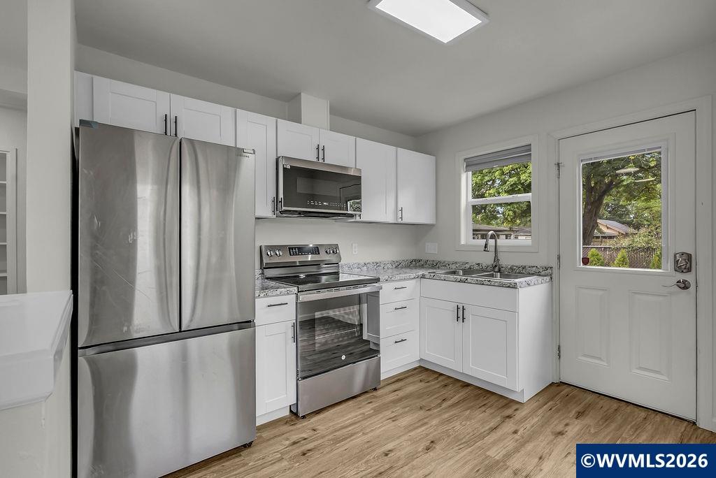 905 20th Street Southeast Salem, OR 97301 - Photo 12 of 39