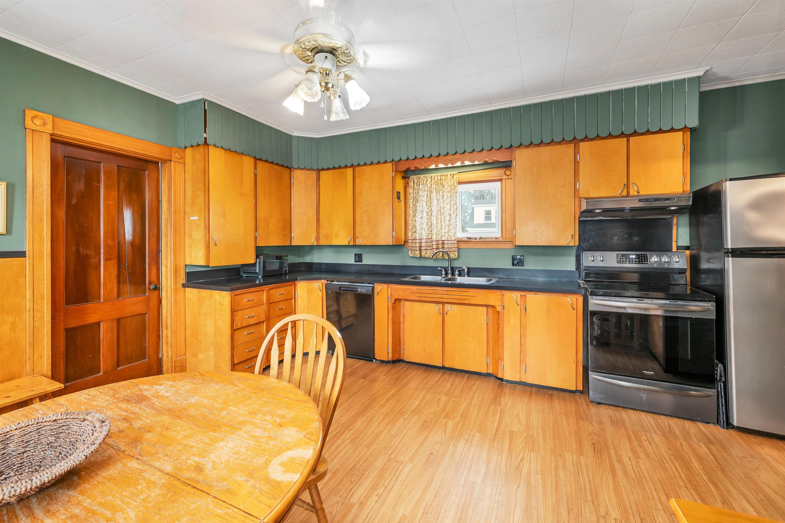 405 Elm Street Laconia, NH 03246 - Photo 9 of 54