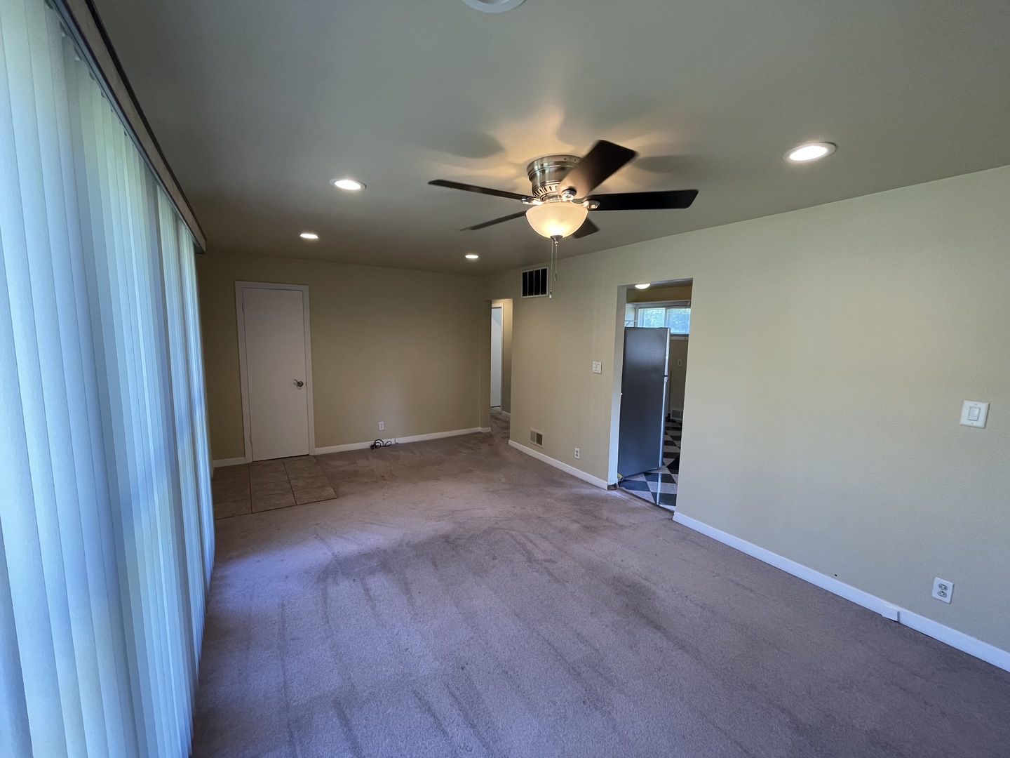 11 Shagbark Road Lake Bluff, IL 60044 - Photo 13 of 20 wooden floor in an empty room with a window