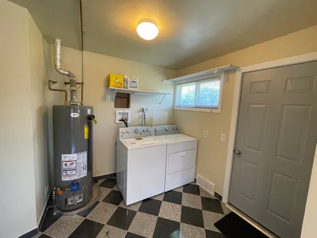 a view of yard with green space