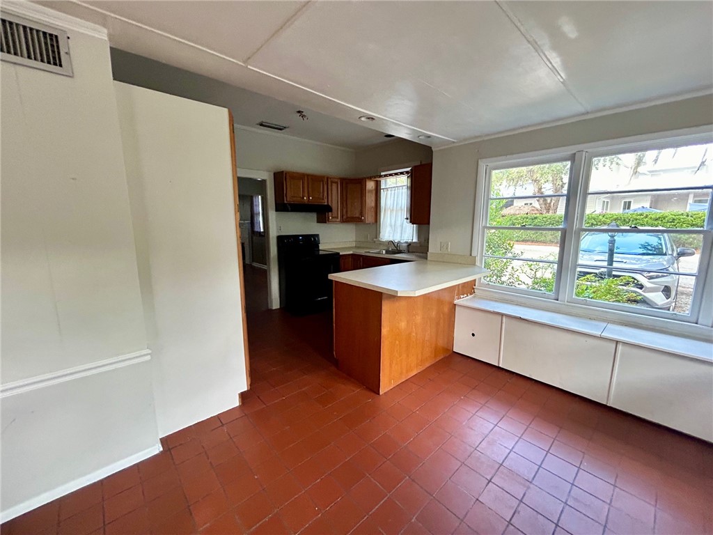 11822 Old Demere Road St. Simons Island, GA 31522 - Photo 4 of 15 Back Kitchen and Breakfast Bar/Area
