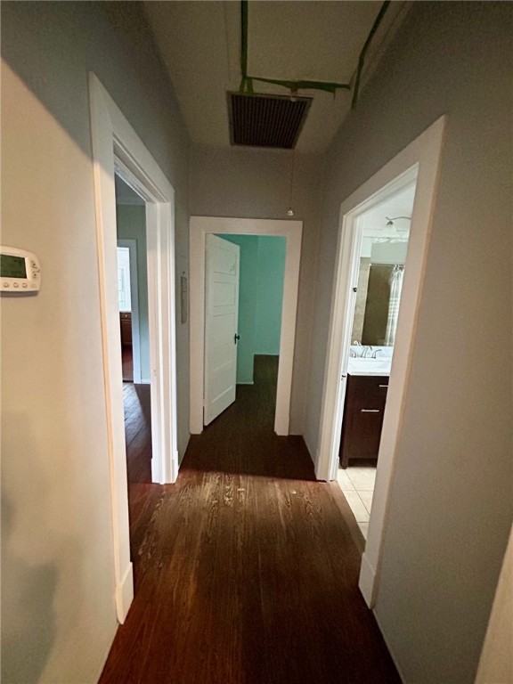 11822 Old Demere Road St. Simons Island, GA 31522 - Photo 8 of 15 Hallway for Bedrooms and Bath