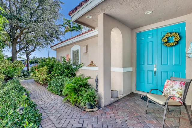 $5,000 | 2560 Northeast 11th Street, Pompano Beach, FL 33062