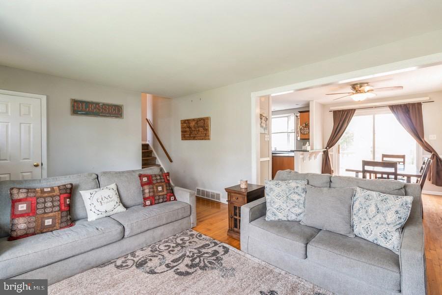 795 Garden Road Warminster, PA 18974 - Photo 4 of 25