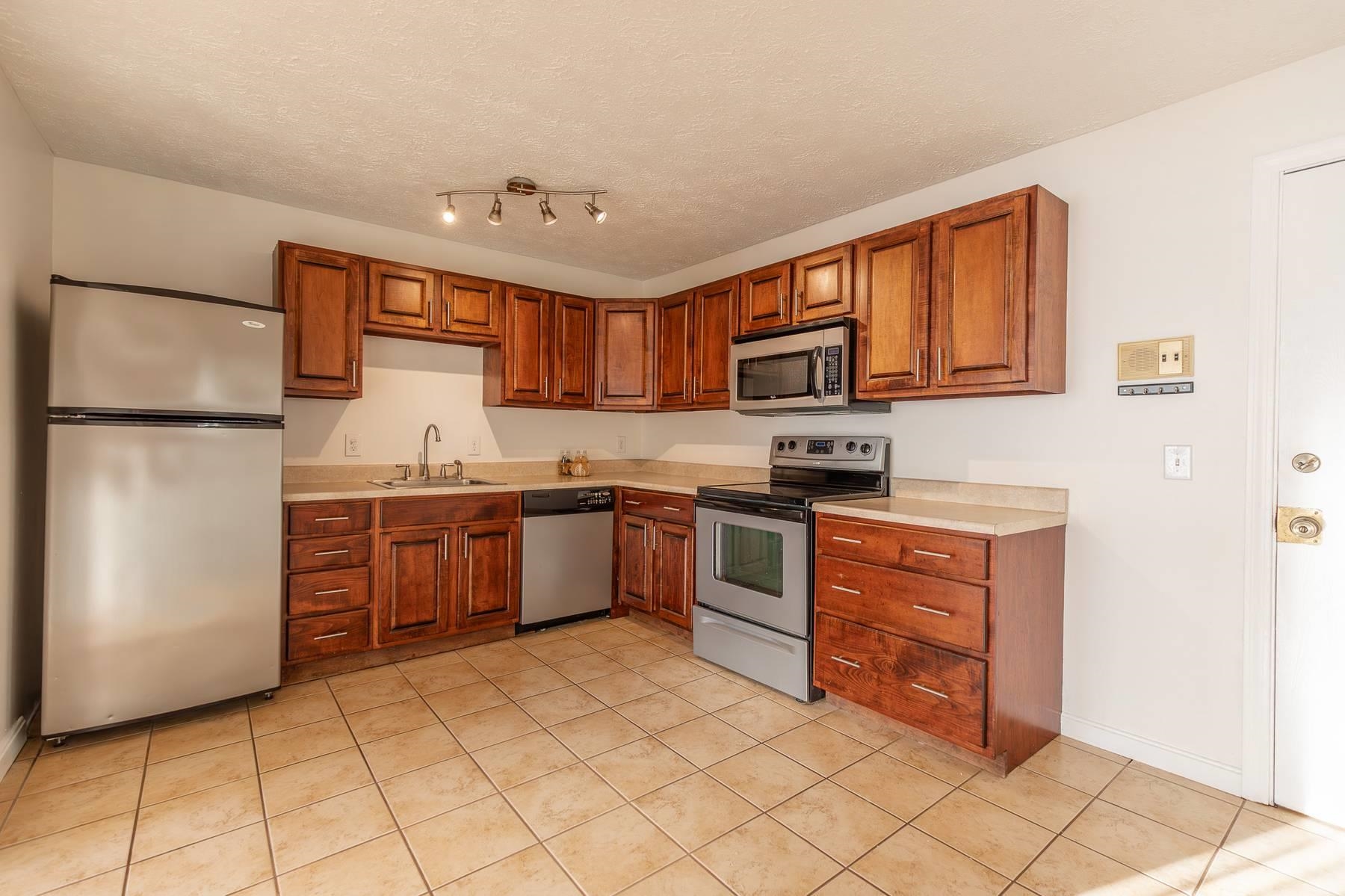 39 Old Hackett Hill Road, Unit 3F Manchester, NH 03102 - Photo 2 of 22