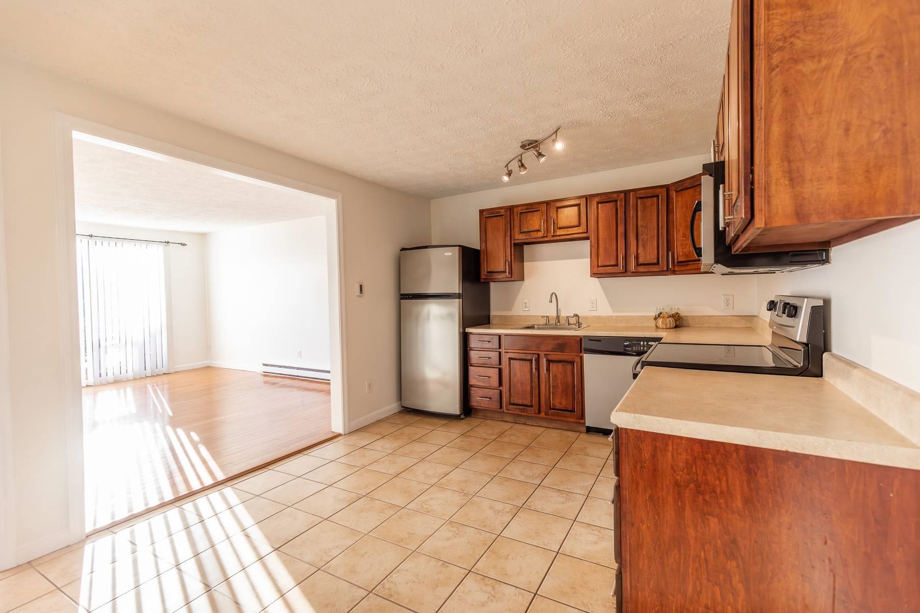 39 Old Hackett Hill Road, Unit 3F Manchester, NH 03102 - Photo 4 of 22