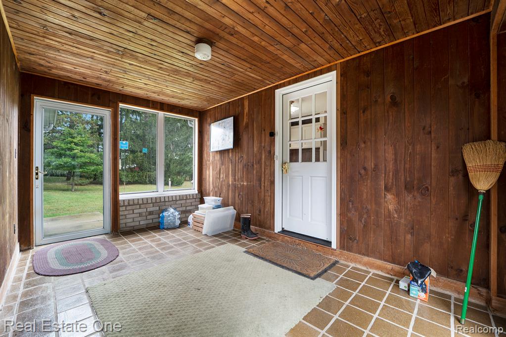 1800 Silver Bell Road Rochester, MI 48306 - Photo 15 of 17