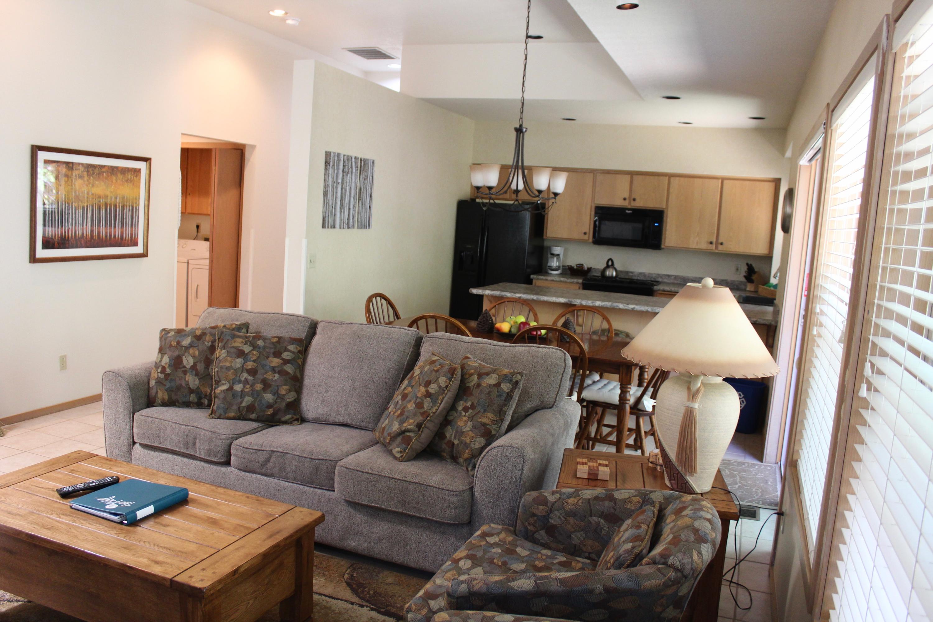 57327-6 Beaver Ridge Loop Sunriver, OR 97707 - Photo 4 of 20 4-Lvrm-R6