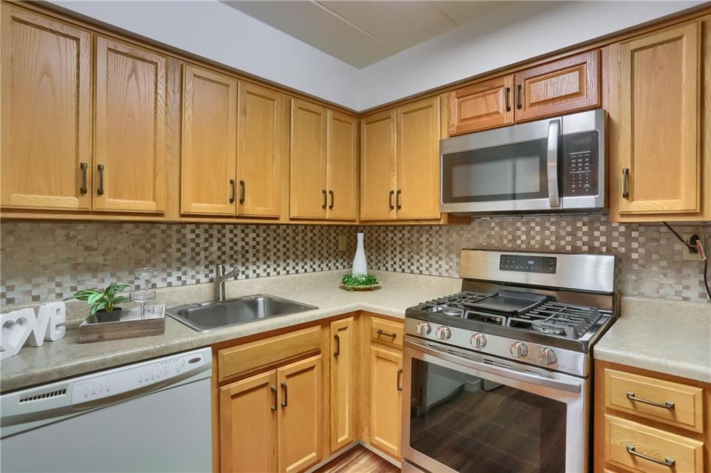 5 Bayard Road, Unit 412 Pittsburgh, PA 15213 - Photo 19 of 48 Gallery Image 19