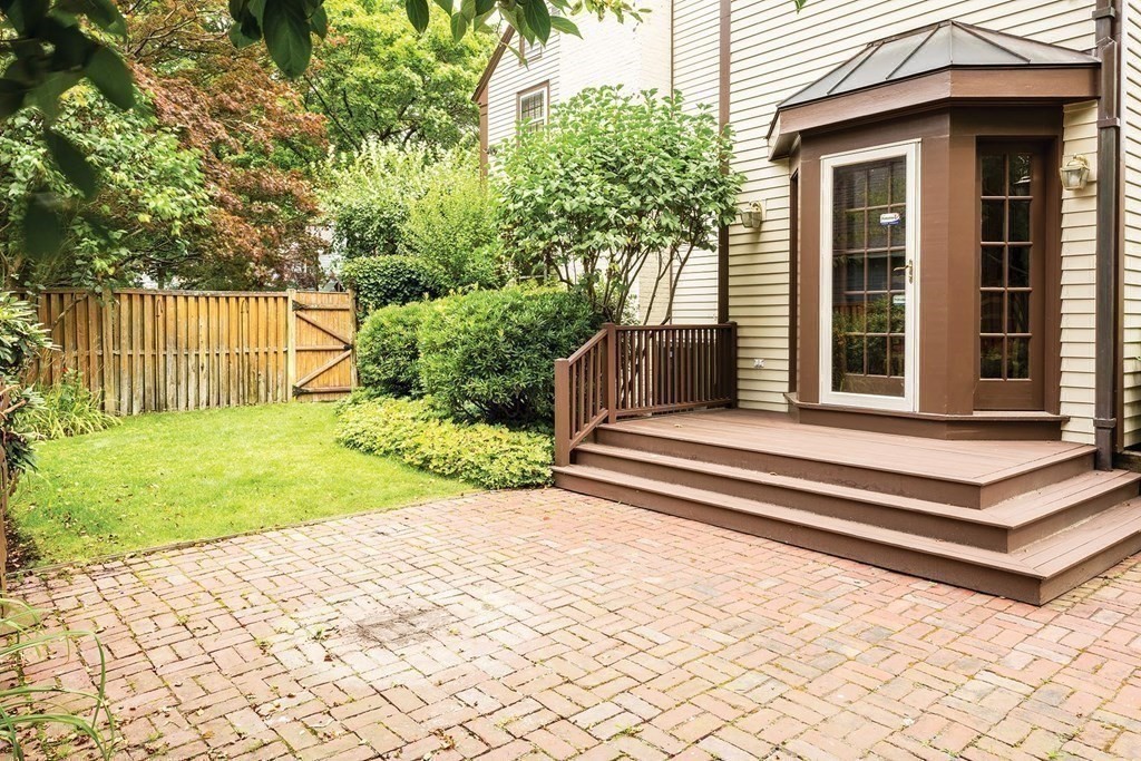 8 Manitoba Road Newton, MA 02468 - Photo 9 of 11