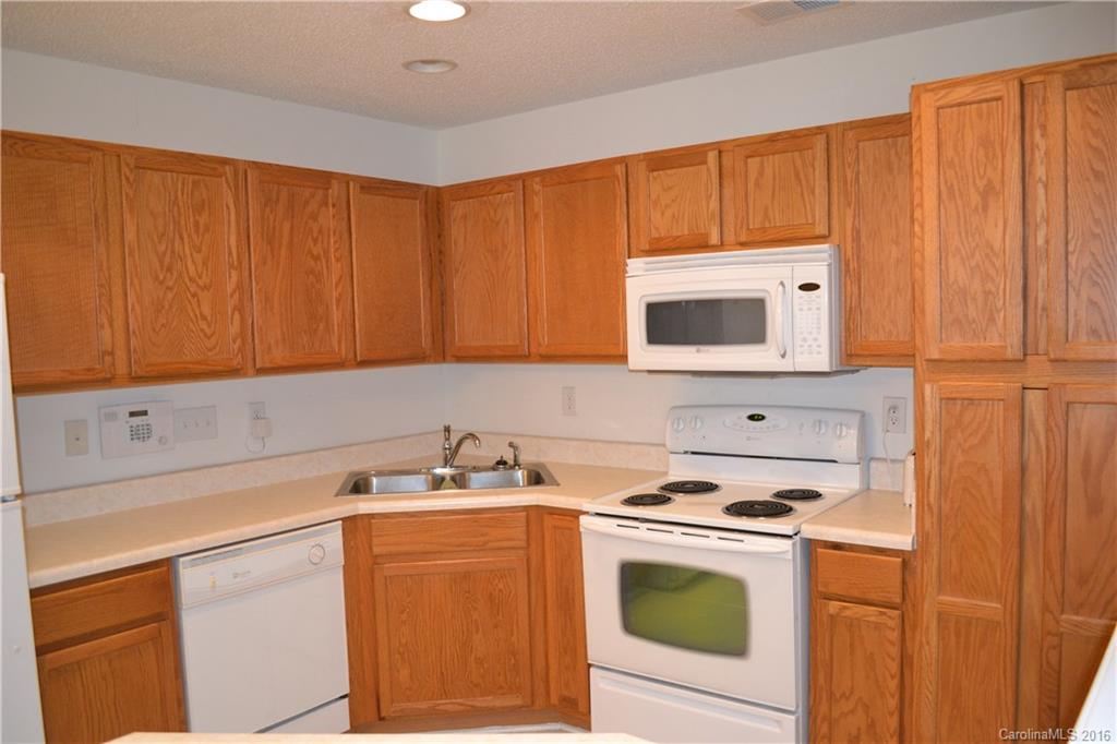 16733 Timber Crossing Road, Unit 16733 Charlotte, NC 28213 - Photo 6 of 15