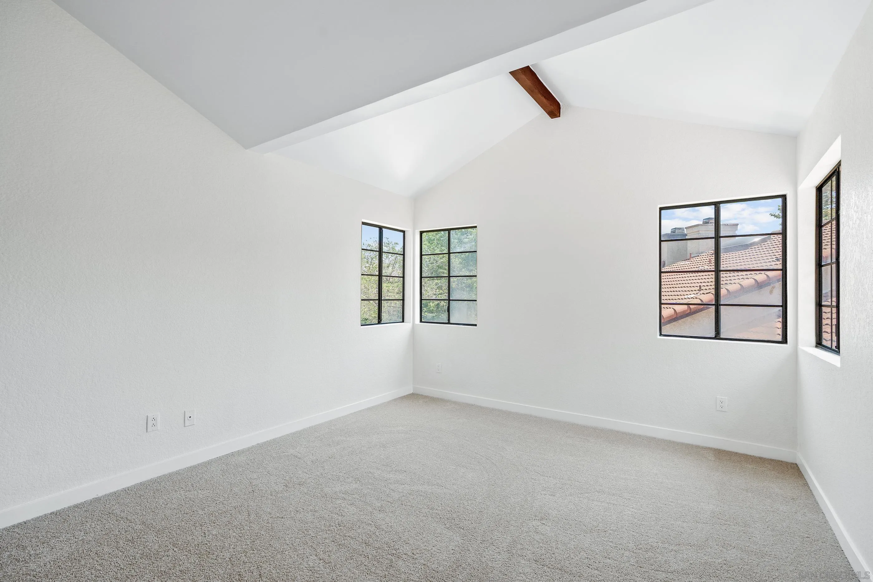 10015 Vallata Court Spring Valley, CA 91977 - Photo 26 of 33 an empty room with windows