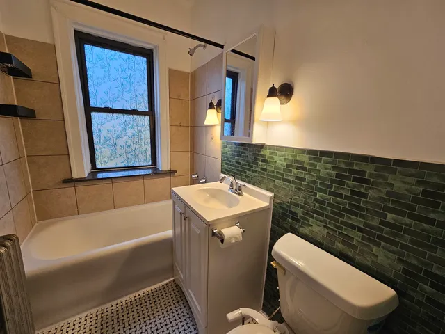 $1,695 | 5503 North Campbell Avenue, Unit 1, Chicago, IL 60625