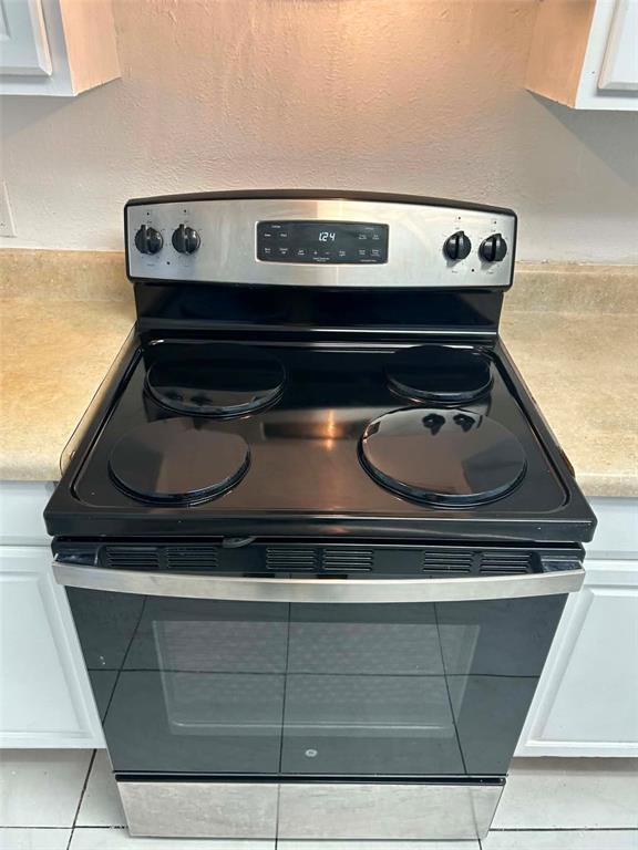 4031 Henley Road, Unit 1706 Orlando, FL 32839 - Photo 6 of 41 a close view of stove