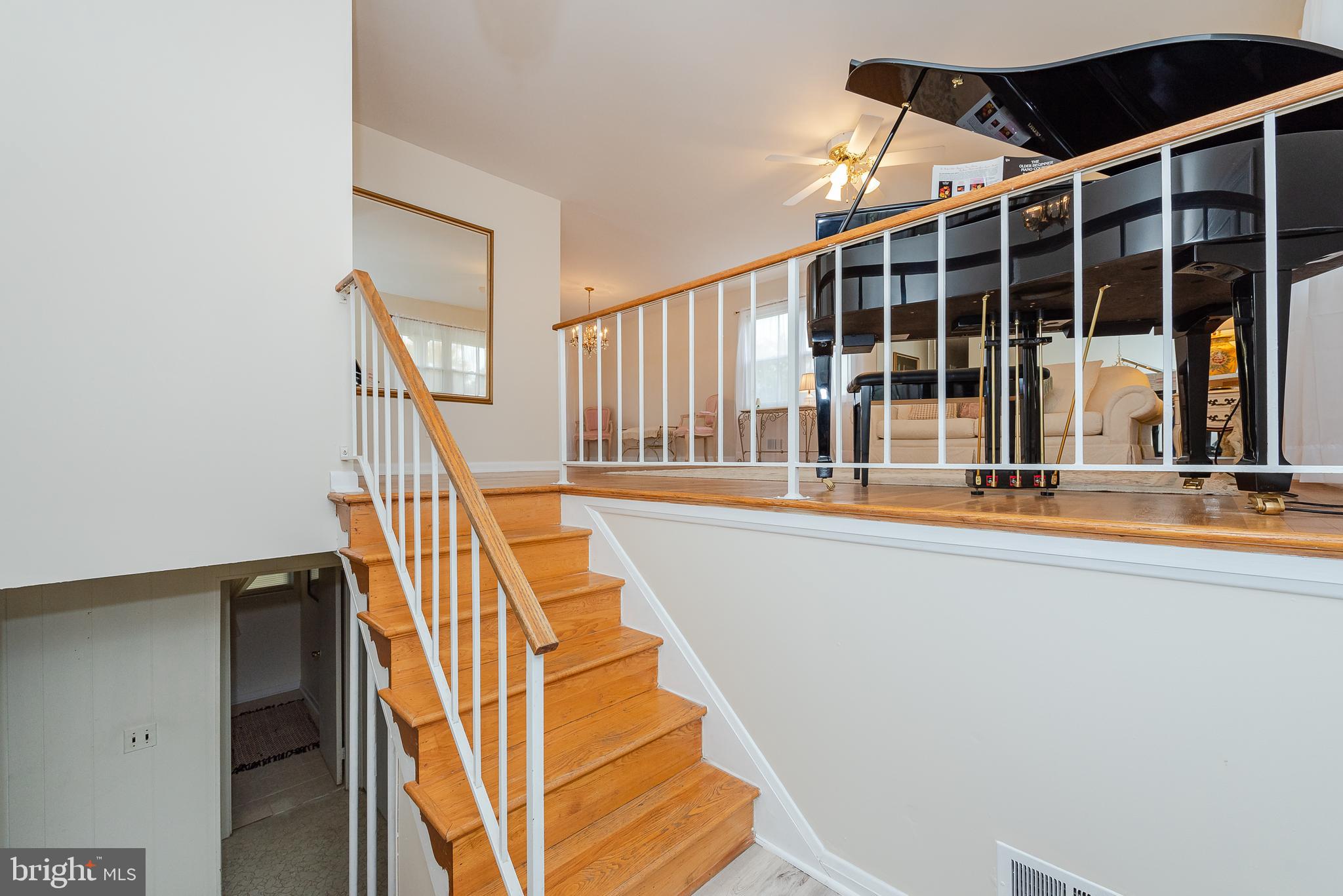 6314 Chesworth Road Baltimore, MD 21228 - Photo 3 of 43 Foyer