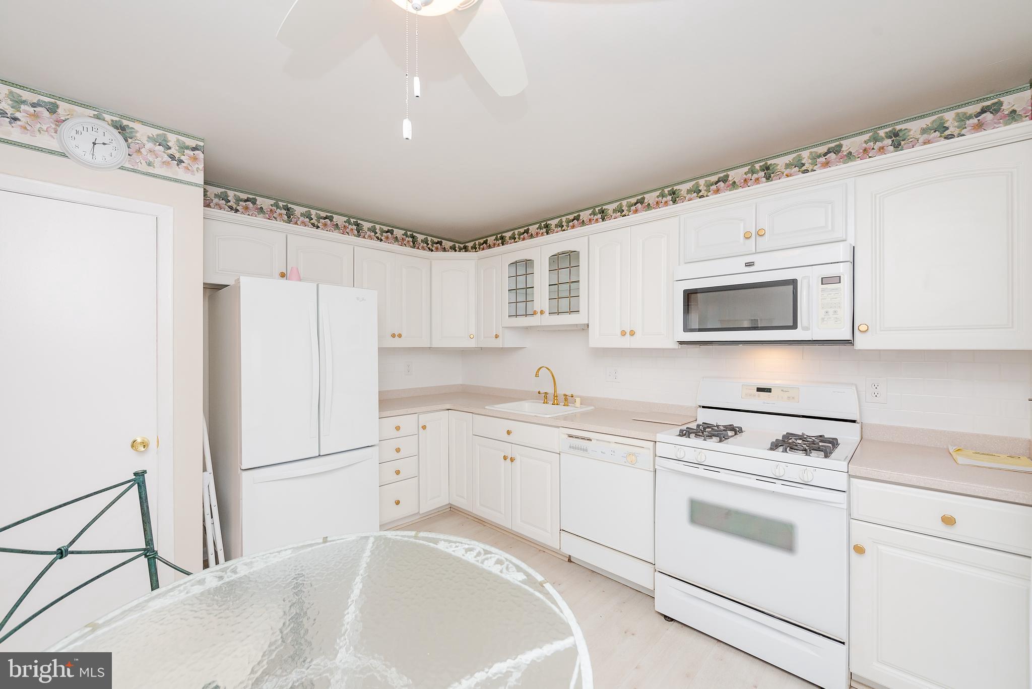 6314 Chesworth Road Baltimore, MD 21228 - Photo 8 of 43 Kitchen