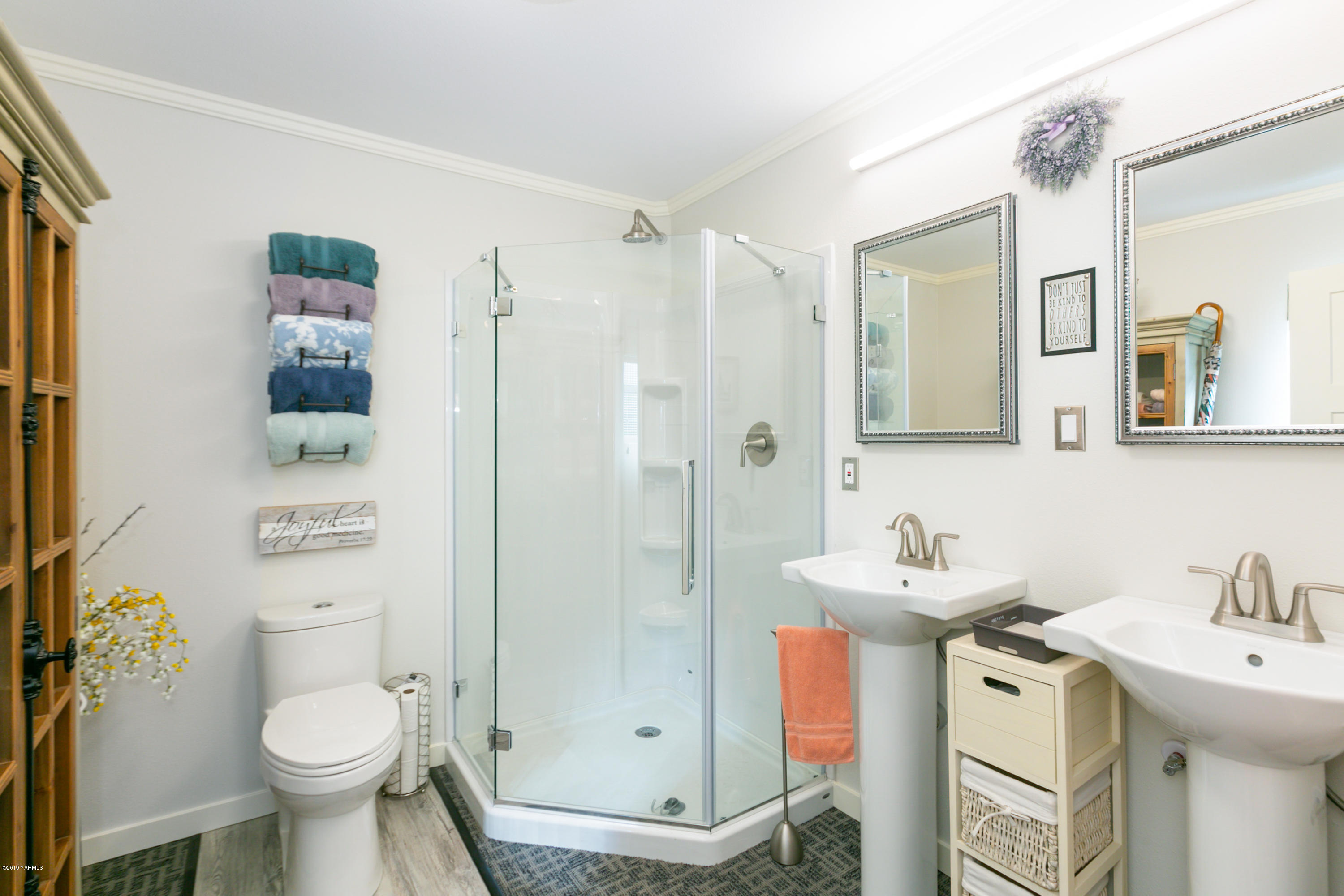 250 Rudd Road Tieton, WA 98947 - Photo 12 of 29 a bathroom with a sink toilet and shower