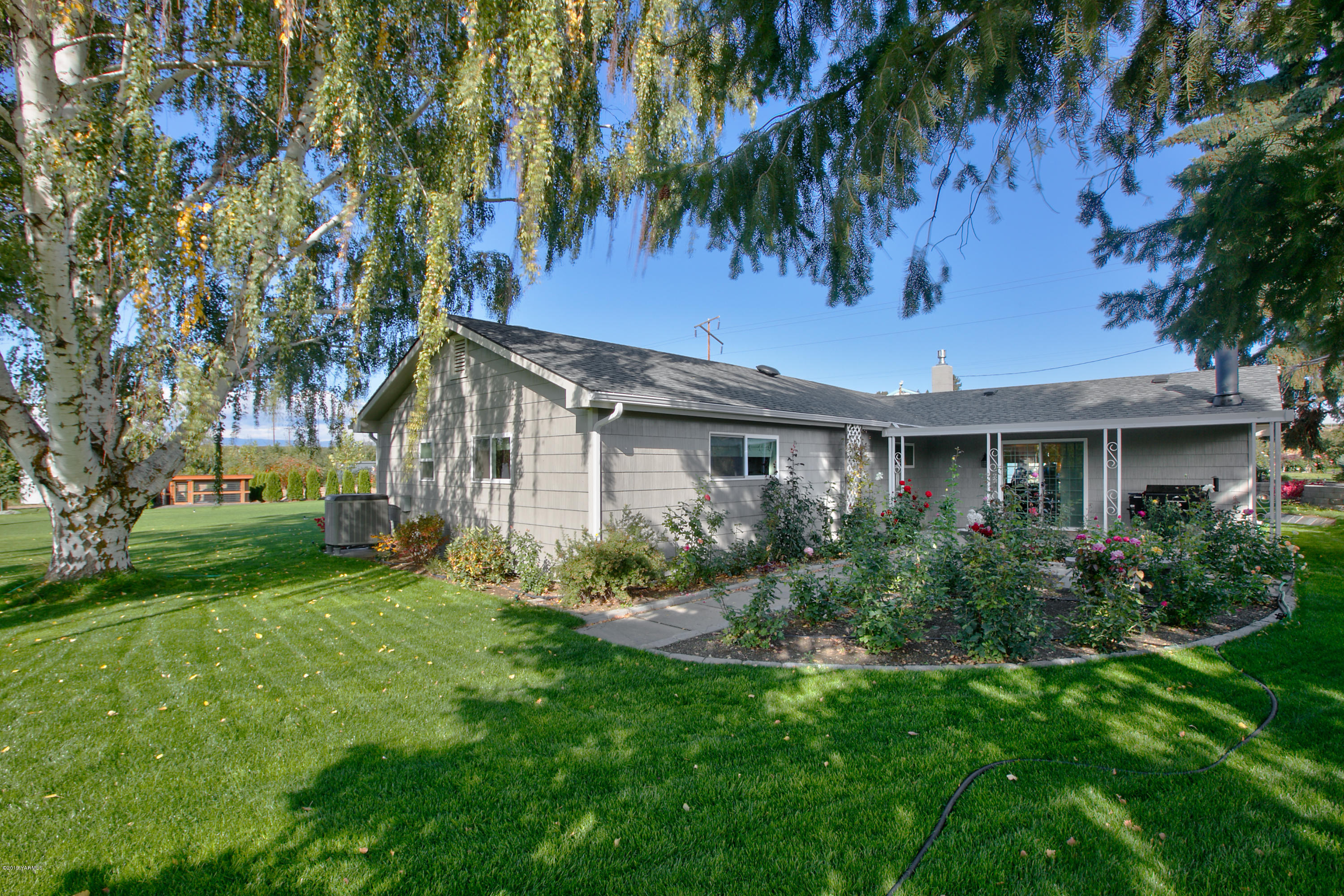 250 Rudd Road Tieton, WA 98947 - Photo 4 of 29 a front view of a house with garden