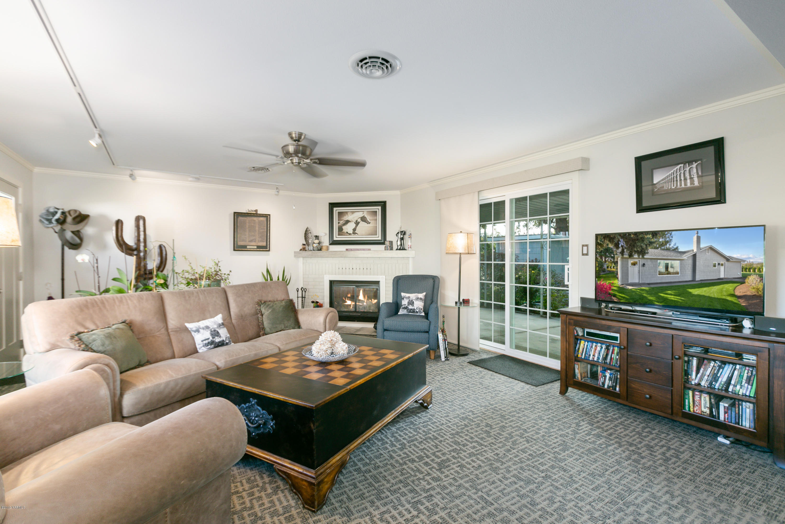 250 Rudd Road Tieton, WA 98947 - Photo 7 of 29 a living room with furniture and a flat screen tv