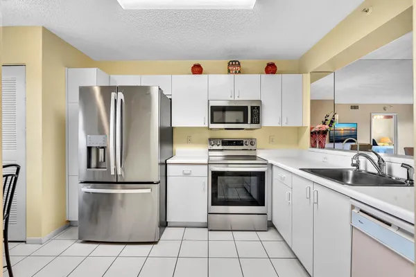 $159,900 | 9560 Weldon Circle, Unit J413, Tamarac, FL 33321
