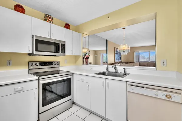 $159,900 | 9560 Weldon Circle, Unit J413, Tamarac, FL 33321