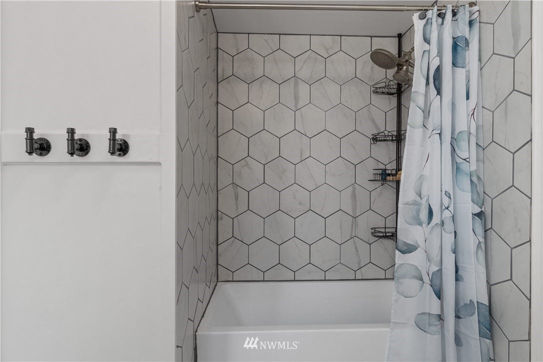 17221 Dodd Lane Southwest Rochester, WA 98579 - Photo 14 of 37 a bathroom with a bathtub and a shower curtain