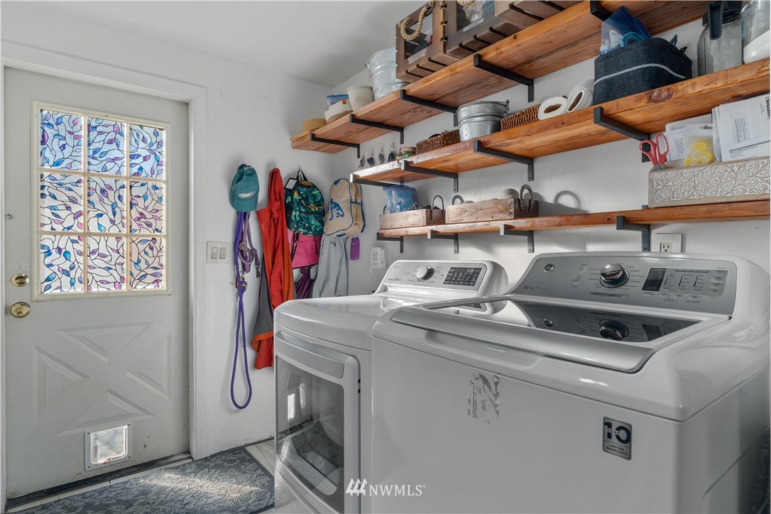 17221 Dodd Lane Southwest Rochester, WA 98579 - Photo 15 of 37 a utility room with dryer and washer
