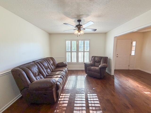 100 Pinnacle Court Sumter, SC 29154 - Photo 10 of 43 Sit-in or dining room area