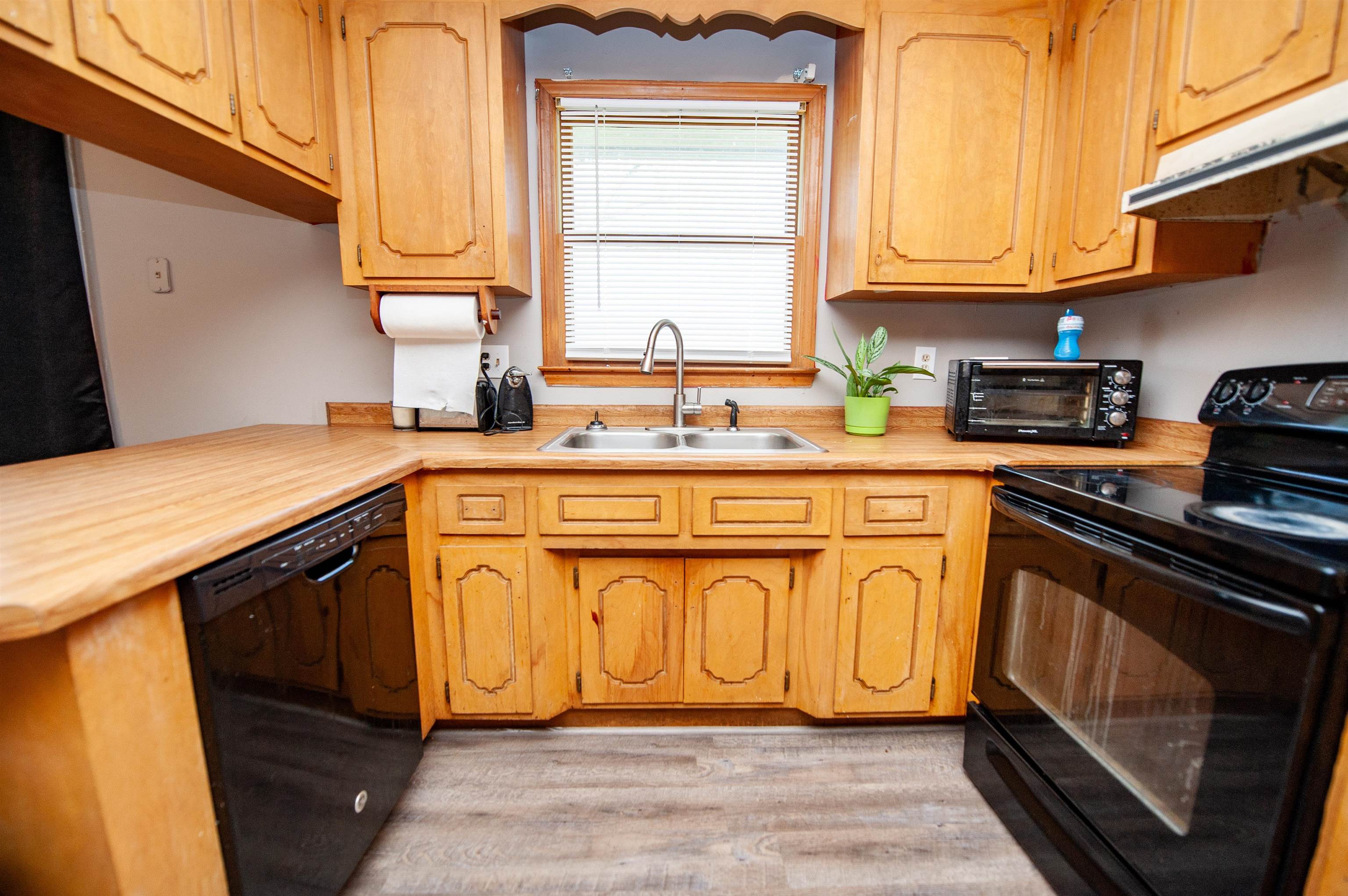 1213 West Rutledge Avenue Gaffney, SC 29341 - Photo 4 of 38 Gallery Image 4
