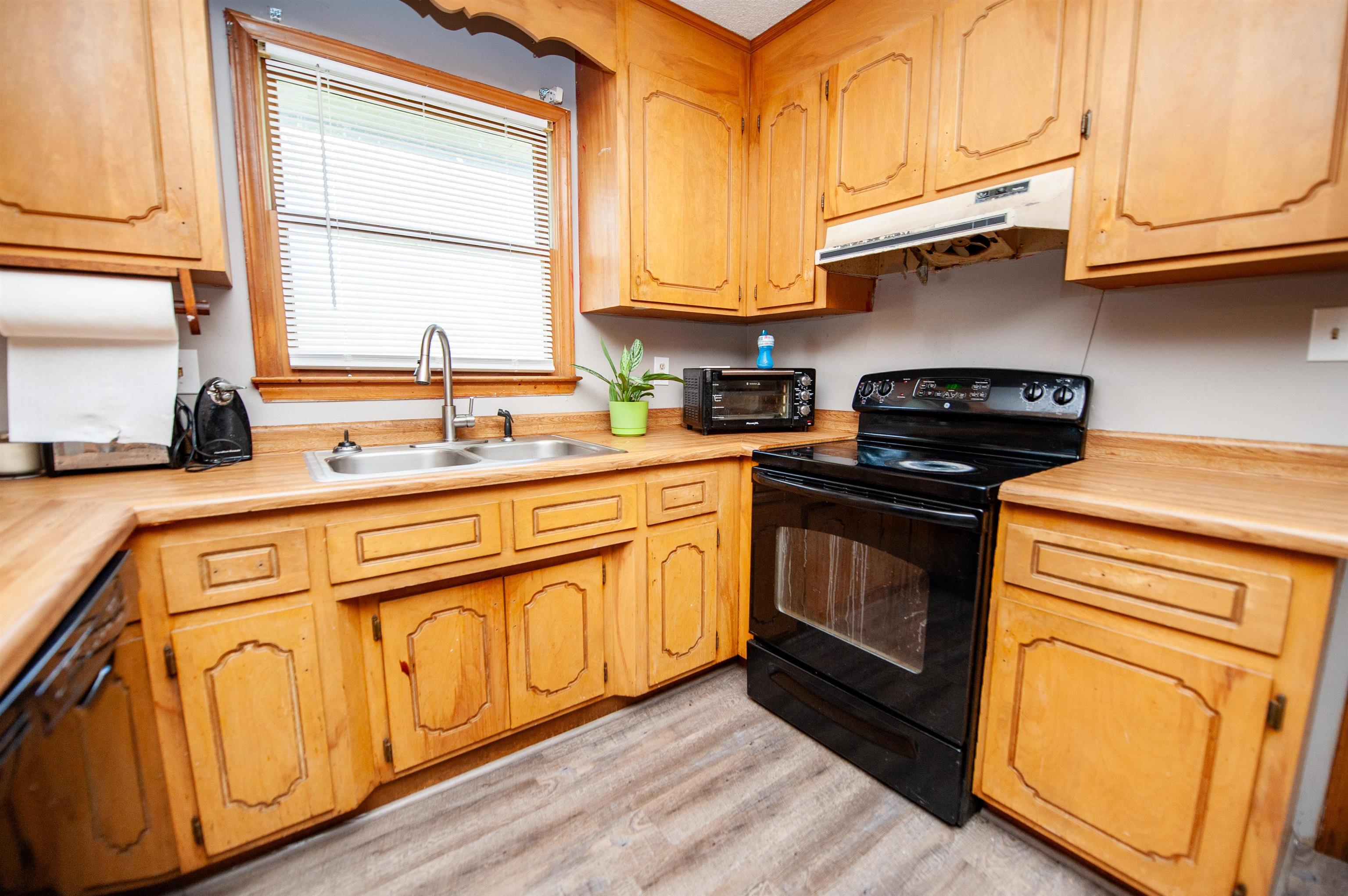 1213 West Rutledge Avenue Gaffney, SC 29341 - Photo 5 of 38 Gallery Image 5