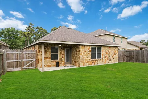 $289,900 | 16622 Lake Prince Lane, Houston, TX 77044