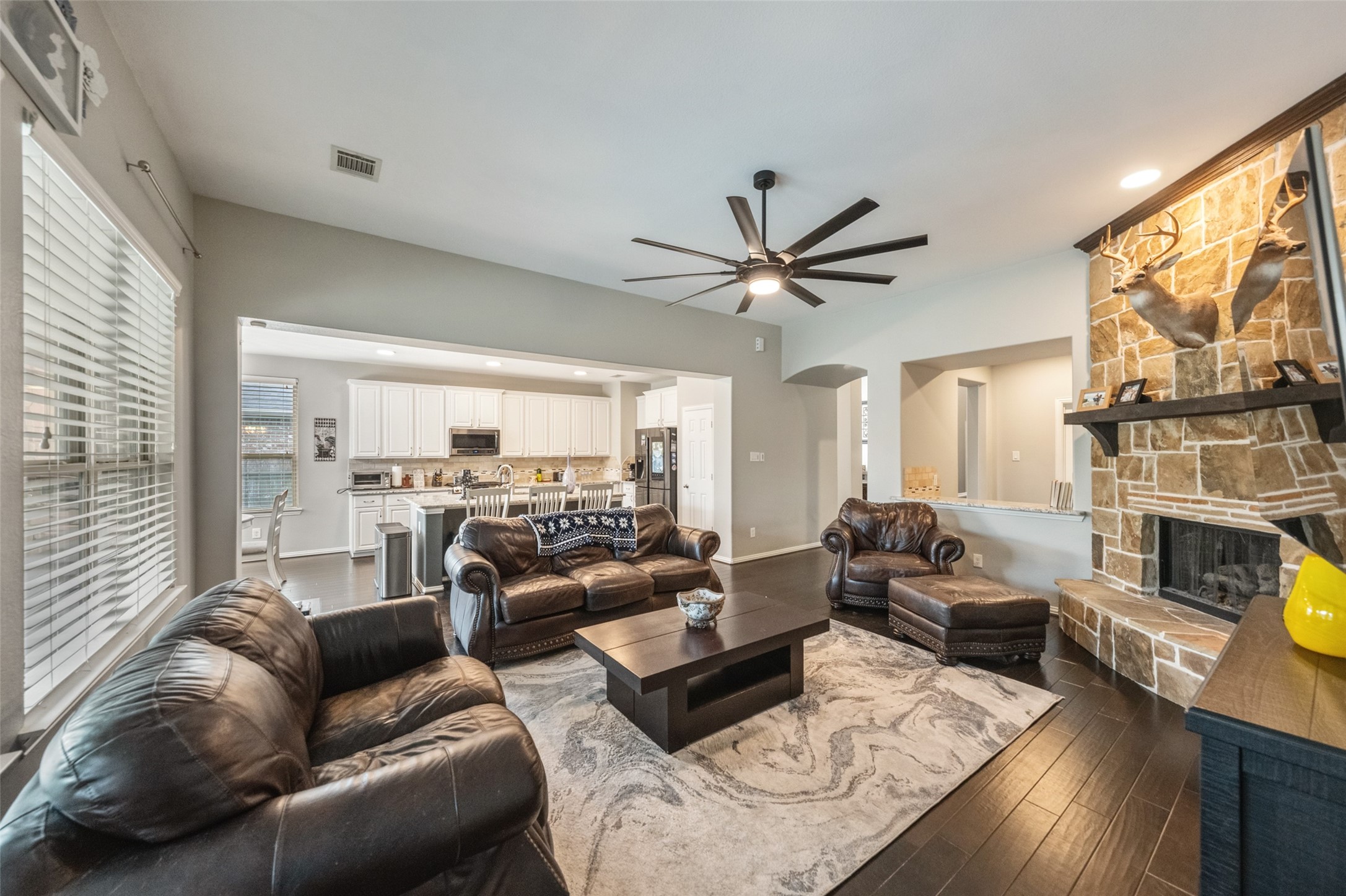8109 Threadtail Street Conroe, TX 77385 - Photo 9 of 33