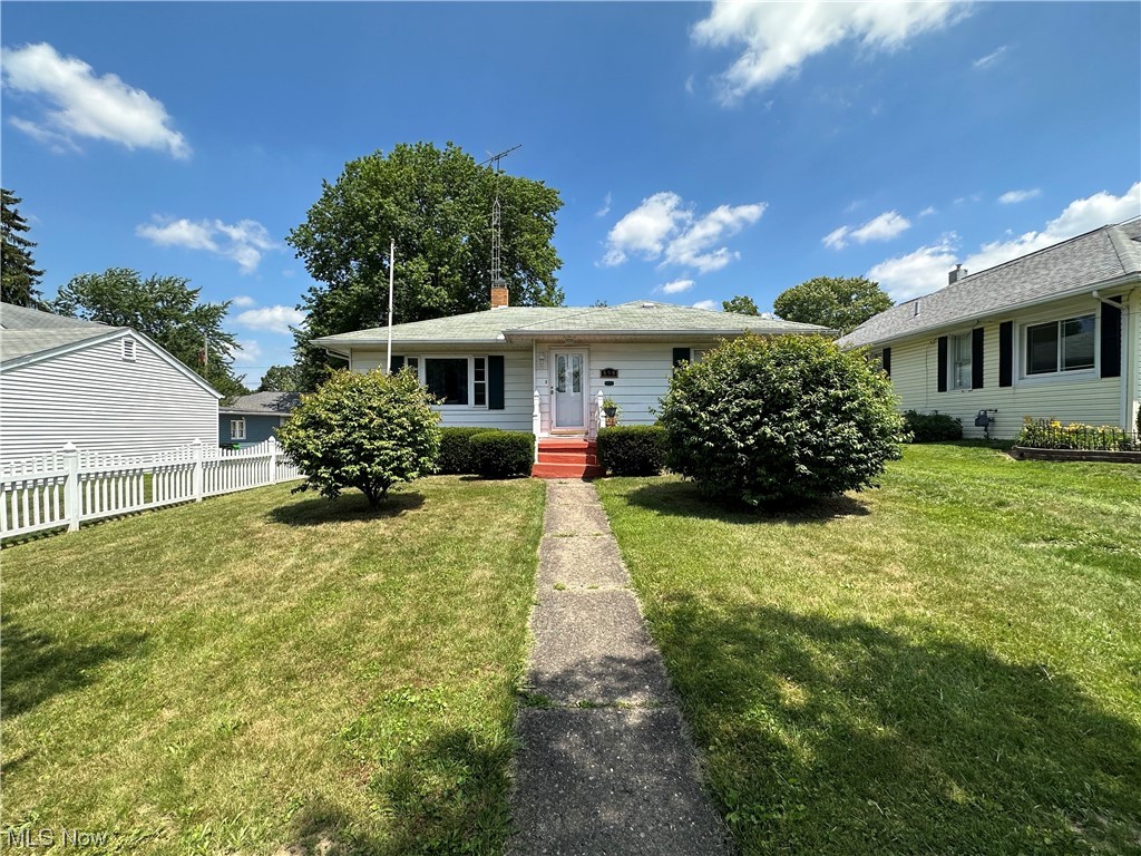 899 Roseland Road Alliance, OH 44601 - Photo 2 of 19 front street view