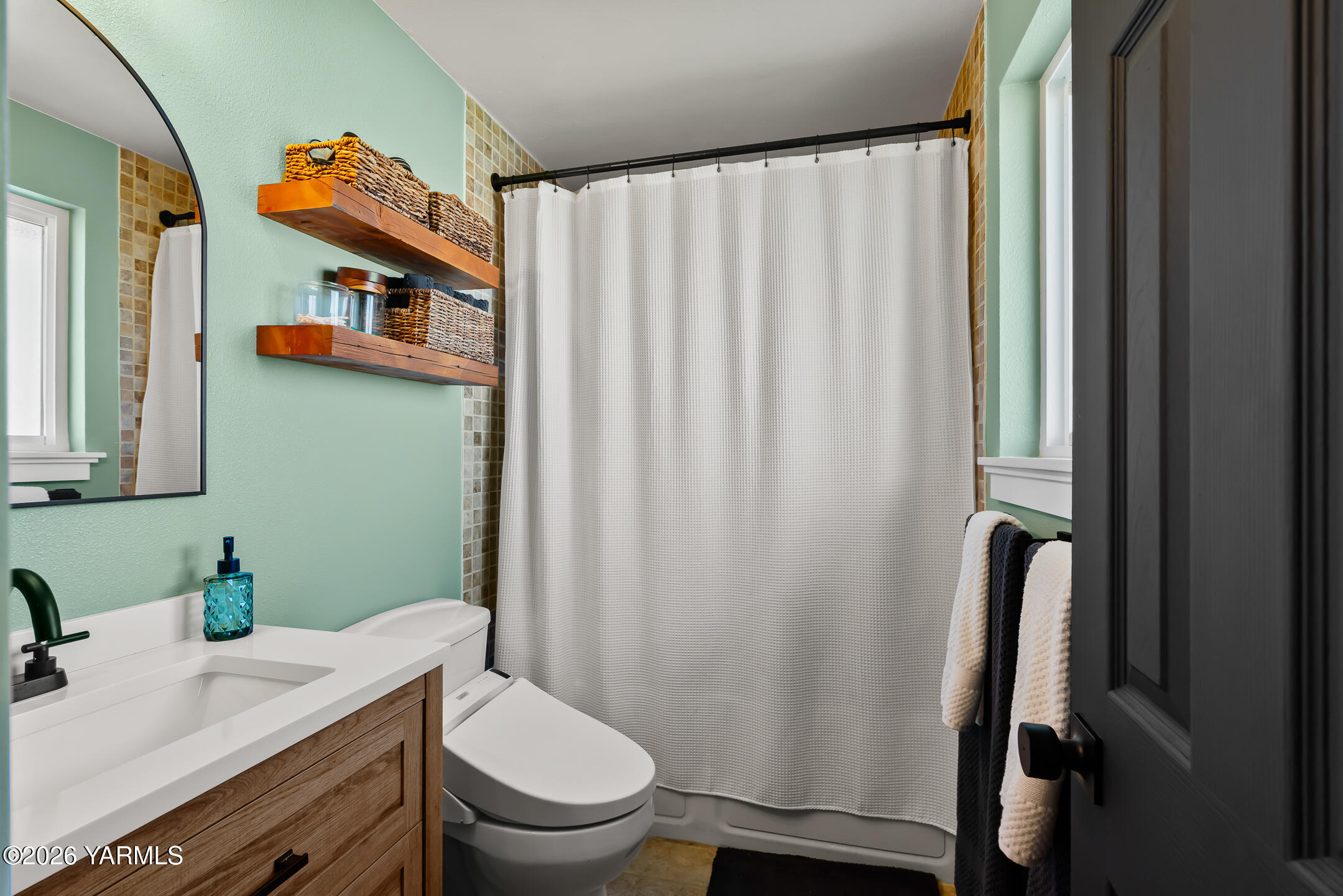 8104 Viewcrest Way Yakima, WA 98908 - Photo 15 of 35 Master Bath